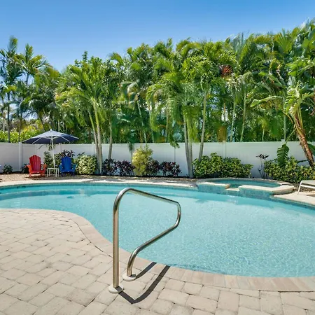 Oversized 3 Bedroom Home With Pool, Spa, Elevator